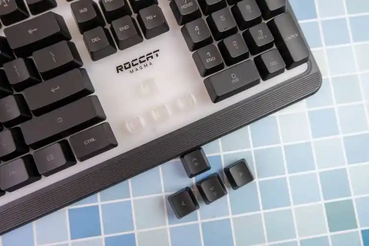 创新rgb灯效手感好且静音冰豹magma梅格rgb薄膜游戏键盘体验