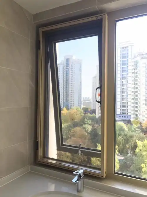 求助 有一扇外推的窗户要怎么封窗啊