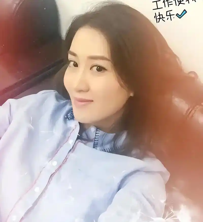 40岁的广州演员黄晓华,戏里嫁给了作家,现实中她已经结婚多年