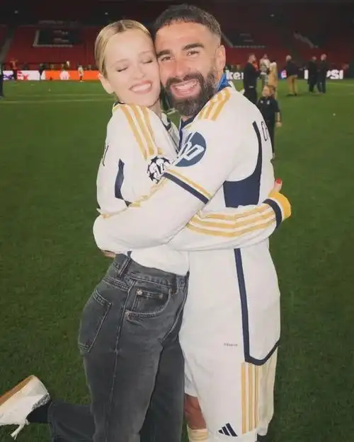 太阳报:何塞卢和卡瓦哈尔的妻子是双胞胎姐妹