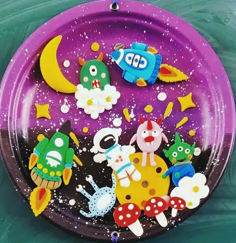 彩泥纸盘画——灿烂的星空