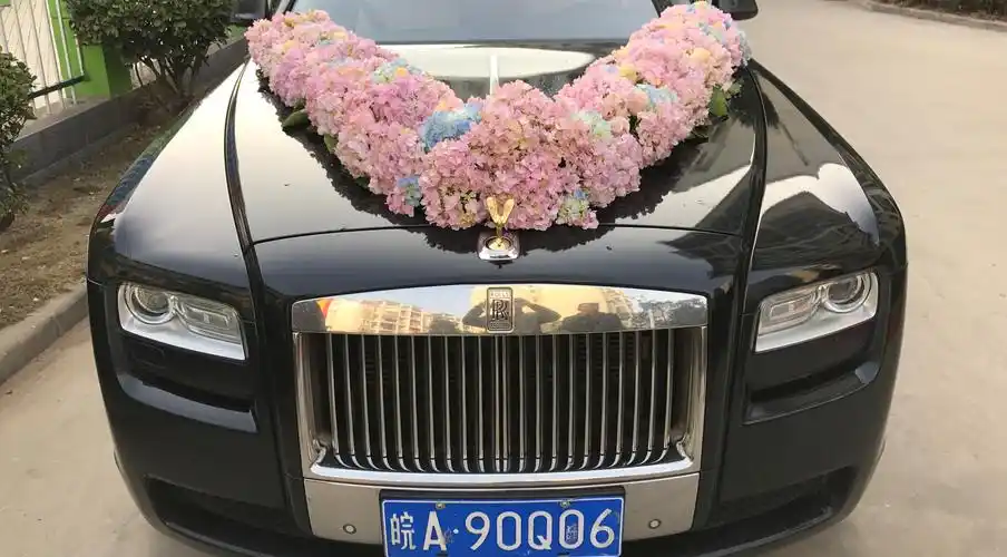 合肥婚车租赁劳斯莱斯花车_鲜花装饰