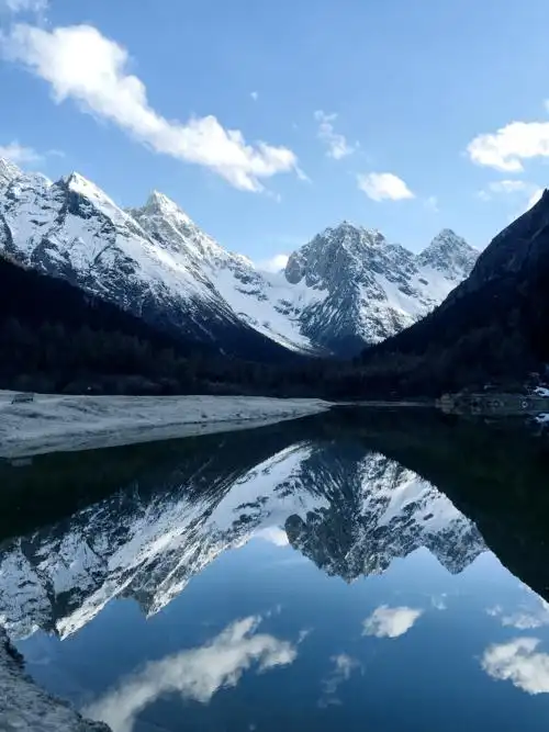 心中那自由的世界,如此的清澈高远              —五一半脊峰攀登记