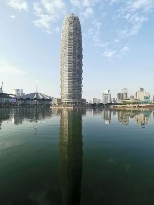 郑州cbd大玉米--20190512