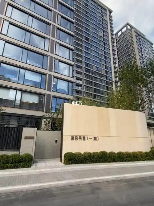 绿地海珀外滩94平两房两厅两卫