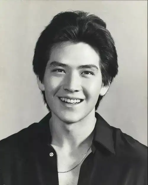 费翔:从国民偶像到华人音乐剧演员之光