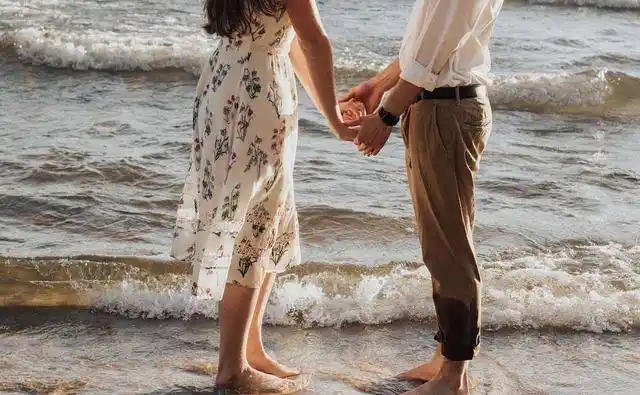 两个人一起走完人生的后半程,一起共度余生,相依相伴