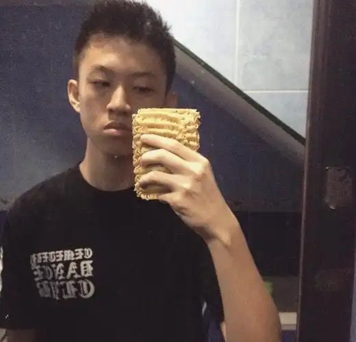 开个rich brian 表情包楼吧