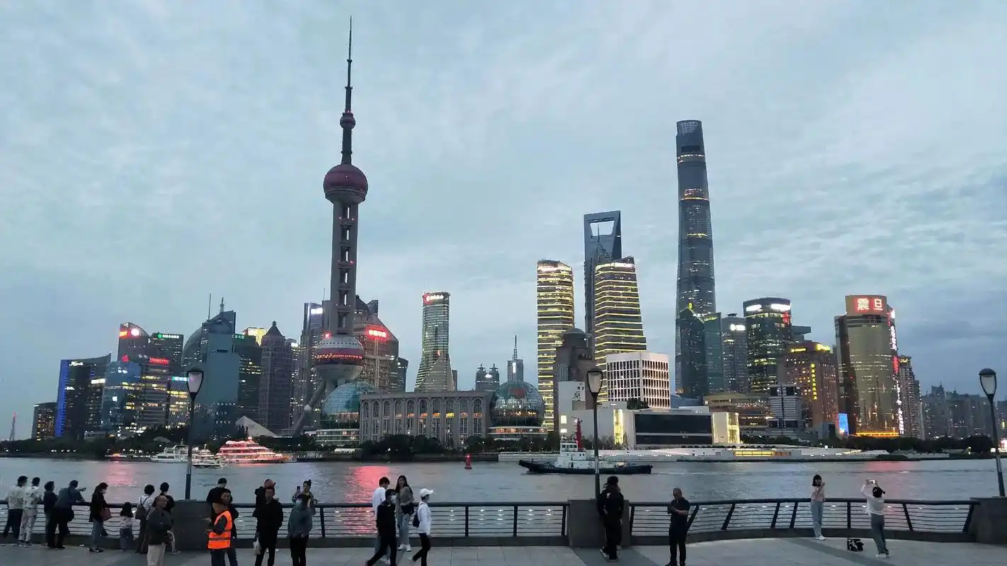 最近很流行这个上海滩啊跟个风我也翻一张照片纪念一下美好的回忆和