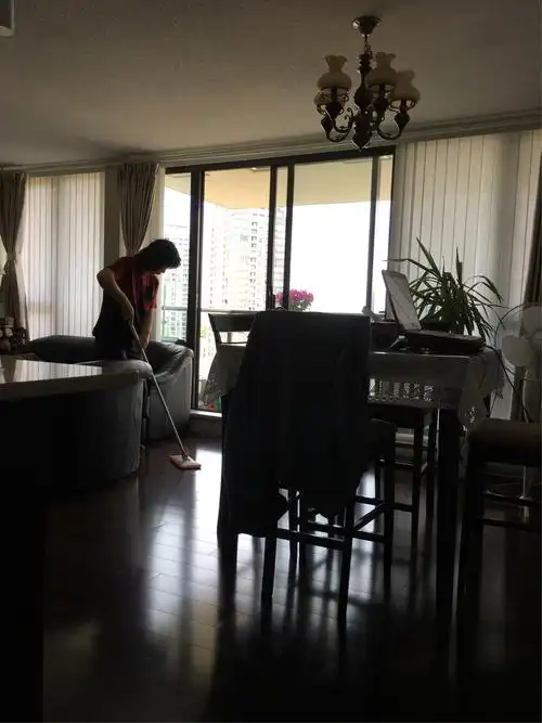 早餐完毕,打扫房间