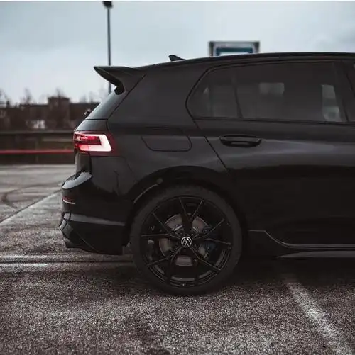 实拍第八代高尔夫r 315匹马力的"黑武士"