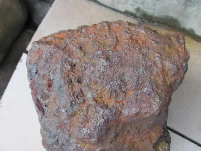 看看一块清洗打理后的疑似陨石真貌