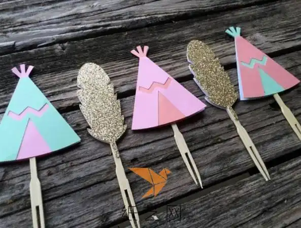 如果只是简单的甜点或者是蛋糕摆在你的面前,然后上面有着一个小叉