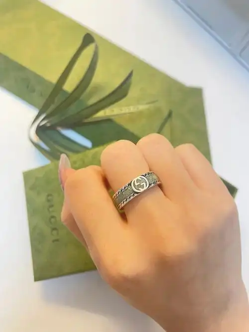 gucci绿珐琅戒指