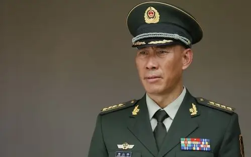 海报剧照主角定妆照剧情:在转运罪犯的过程中,一向深得上级器重的武警