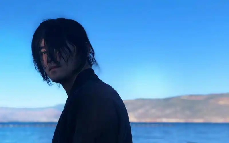 回车桌面>电脑壁纸>明星>大陆明星>帅气大叔张晓晨气质写真>