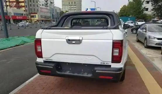 吉利首款皮卡车亮相,果然是"四不像",比例不协调拉货力不从心_搜狐