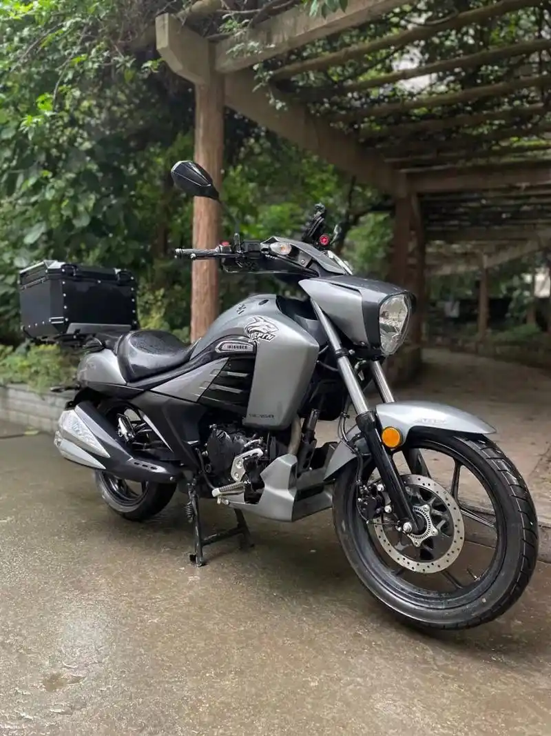 22年上户铃木酷道155,安全行驶一万公里,成色新,车况好,加装途者尾箱