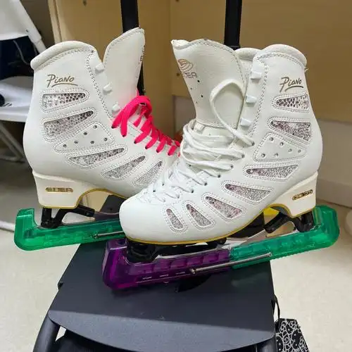 就是装这个刀套老费劲了#花样滑冰