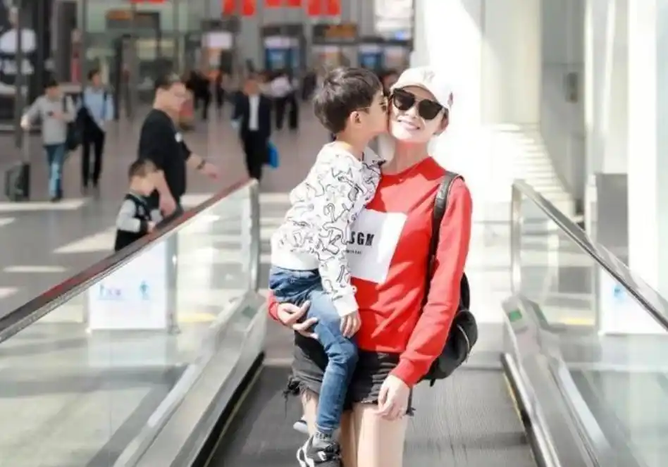 回顾:王子文儿子生父是谁?被曝是圈内大佬,姜文见了也得叫爷?