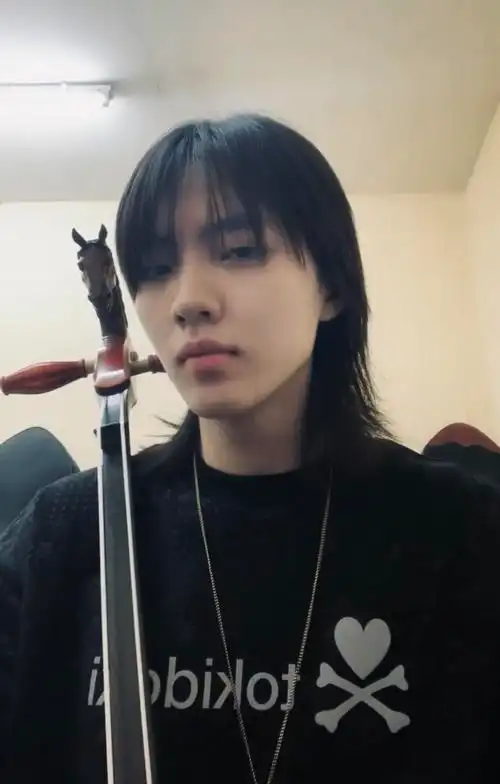 qiglele 的微博: 哈拉木吉 感受到哥的美颜暴击了  weibo.