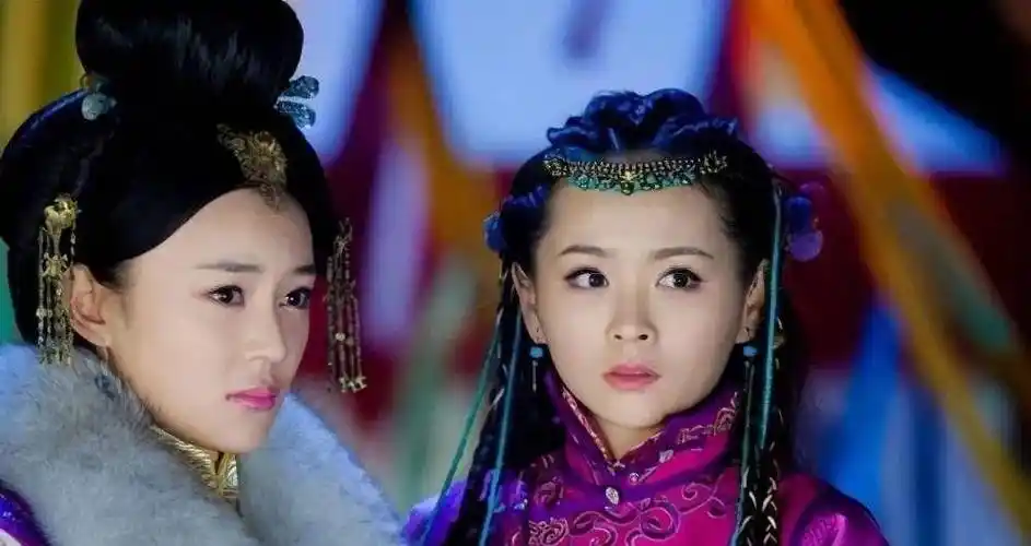 皇太极先后还娶了额尔德尼琪琪格的两个侄女布木布泰和海兰珠为侧福晋