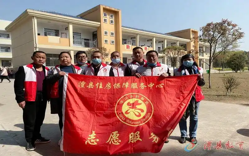 澧县住房保障服务中心为盐井镇宜万中学义务除白蚁