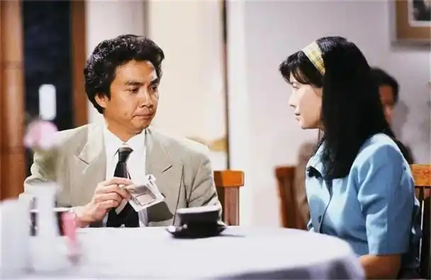 剧中不少人物都有原型,比如经典的"孝婷恋"是徐琛和刘屏丽,龙成邦和