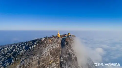 五年五次上峨眉山,终于航拍金顶日出