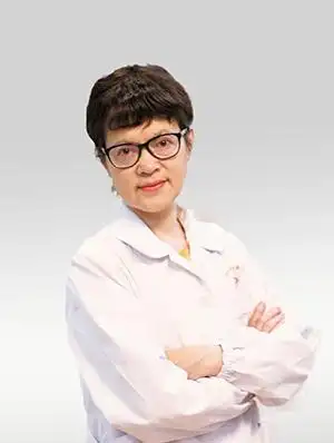 郑桦,硕士,副教授,副主任护师,毕业于北京大学,参编教材 1 本,从事