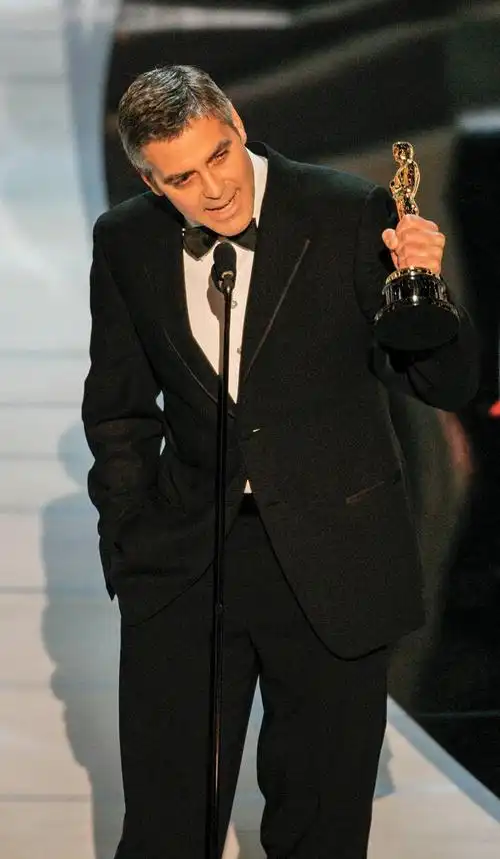 乔治克鲁尼好莱坞影星的政治范本