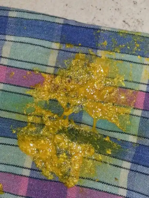 我家宝宝40天了,一天拉五六次,而且放屁老带屎,屁也可多了,拉的还拉丝