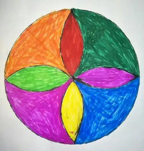 同学们用圆设计出许多漂亮的图案,充满创意,体现出了数学的美