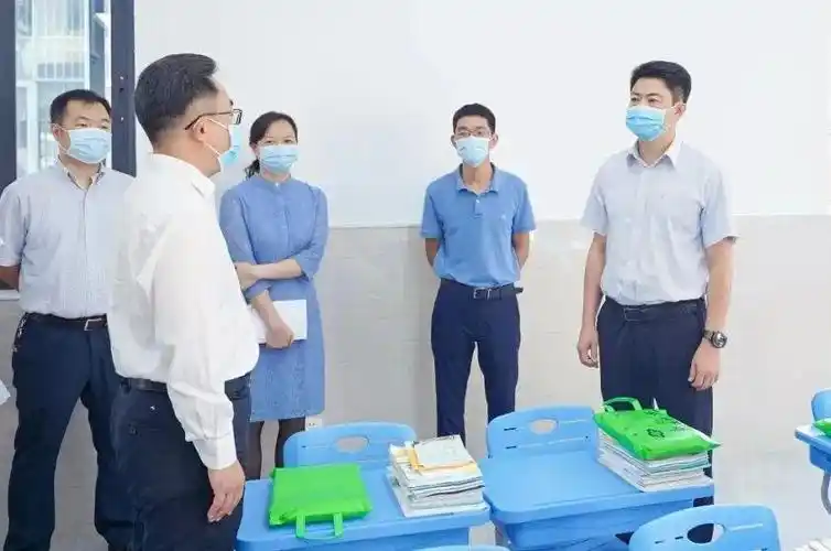 大鹏新区主要领导率队督导检查疫情防控秋季开学准备工作