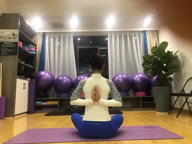 智慧瑜伽分享～♀越练背越薄!8个动作每天练,帮你轻松瘦出"美人背"