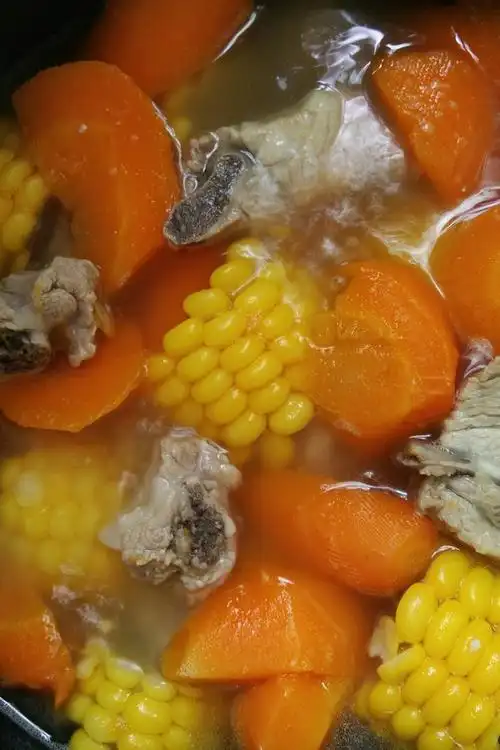 董姐2640wuop做的胡萝卜玉米排骨汤