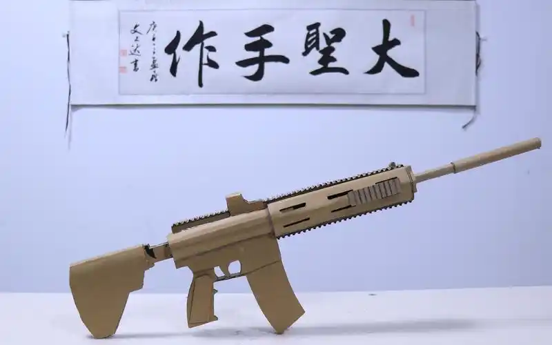 大圣用废纸板制作m416,从开始到结束用了7个小时,真不容易