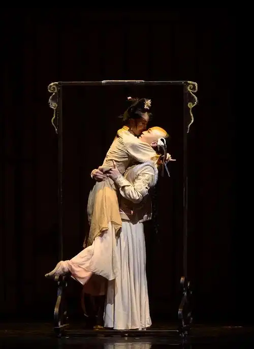 舞台剧《人生若只如初见》