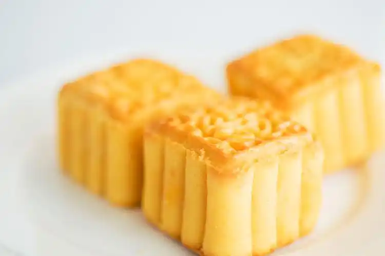 白色正方形图片