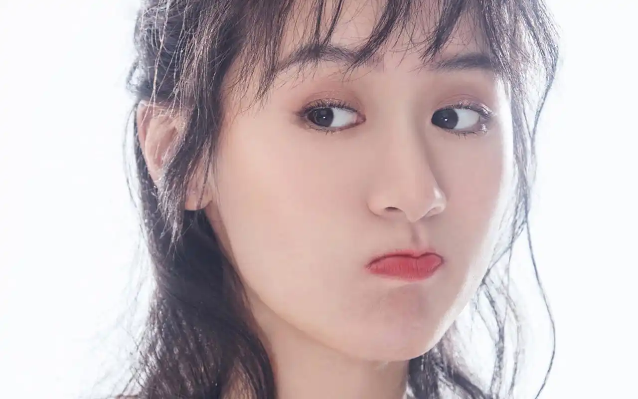 袁冰妍时尚灵动写真桌面壁纸