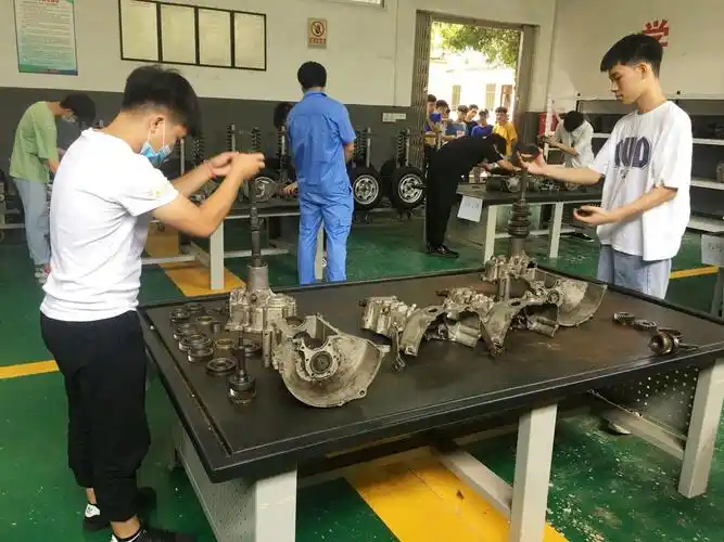 2020年度我校2018级汽修专业中级技能等级考核拉开序幕