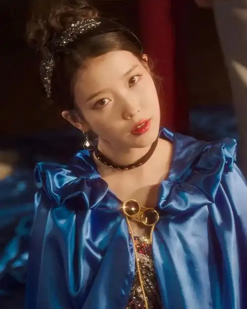 而第五张专辑中的新歌《celebrity》已经在1月27日周全公开.