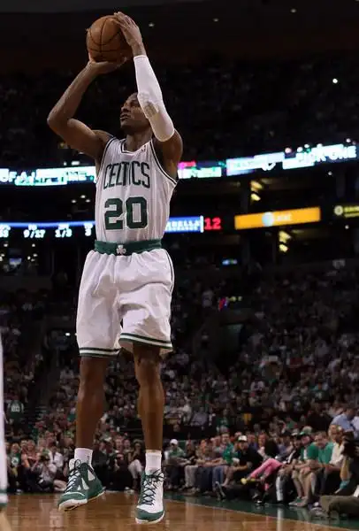 图文nba76人9192凯尔特人雷阿伦跳投