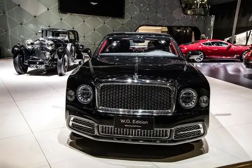 宾利汽车亮相上海车展致敬非凡百年展望超豪华出行未来