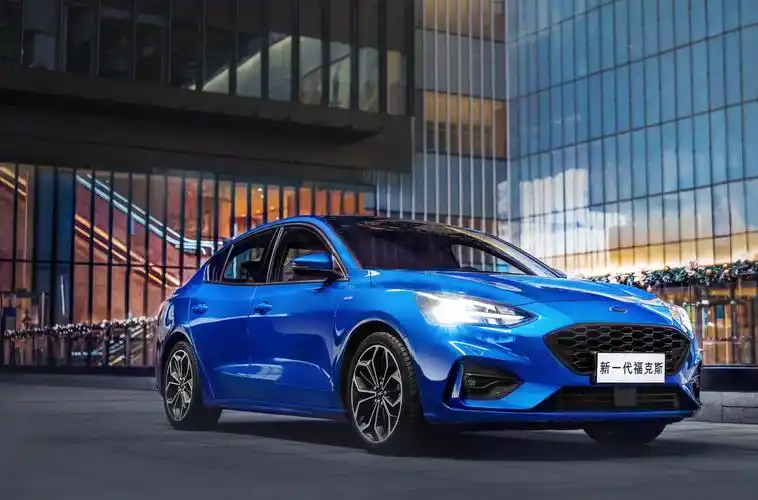 长安福特福克斯家族一共上市了八款车型:其中2021款福特福克斯三厢和