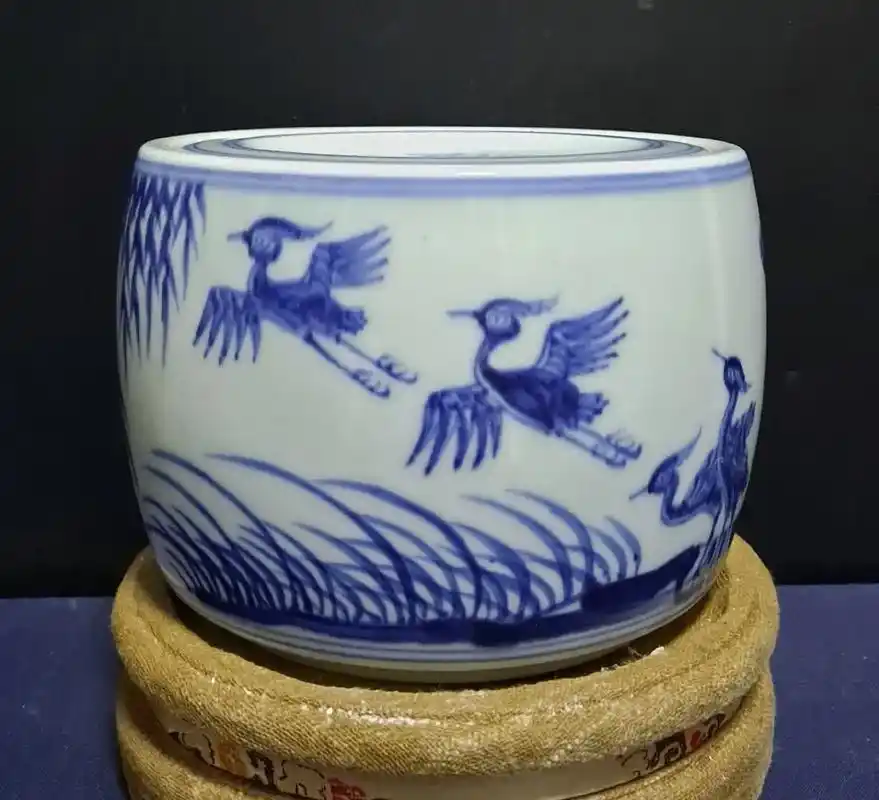 大明宣德年制青花花鸟海草纹带盖蟋蟀罐一件,高10厘米 - 抖音