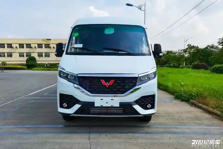 20万出头的爆款五菱神车阳光尚游推出五菱s300房车