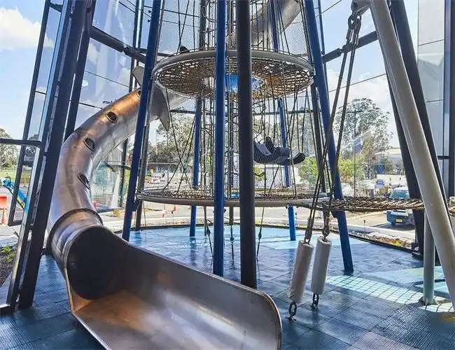 室内儿童旋转滑梯