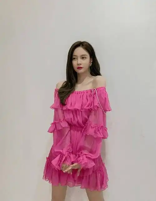 原创沈梦辰的直角跪火了双腿挤不出一丝赘肉体重过百模仿不来