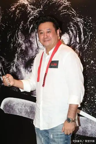 52岁tvb艺人麦长青按揭房屋为妻还款百万,妻子炒卖手机卷入骗局